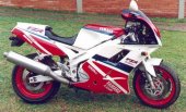 1993 Yamaha FZR 1000 photo